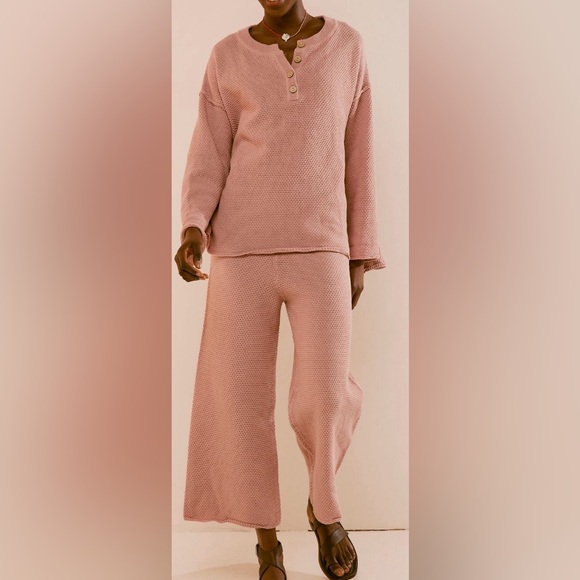 🔥NWT🌊! FREE PEOPLE! THE HAILEE SWEATER SET! Size 'XS' and color is Dusty Pink! - Picture 2 of 9